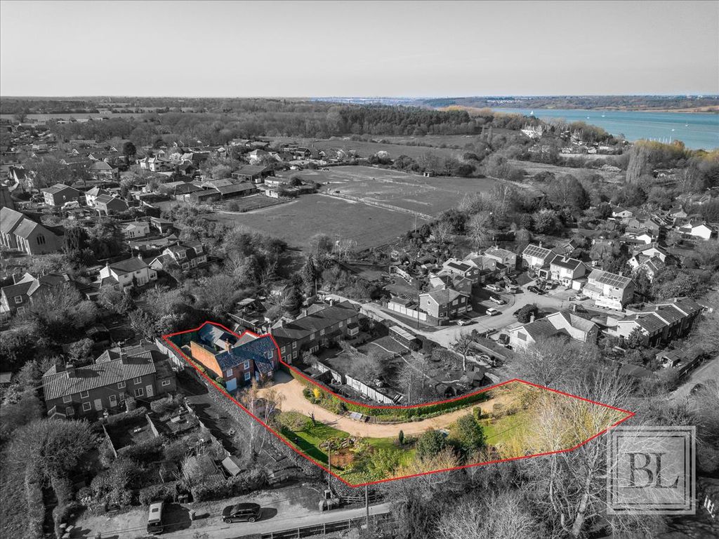 Property photo 2 of 33