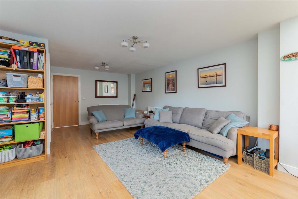 Property photo 3 of 23 18 Mathercombe Road-10.Jpg