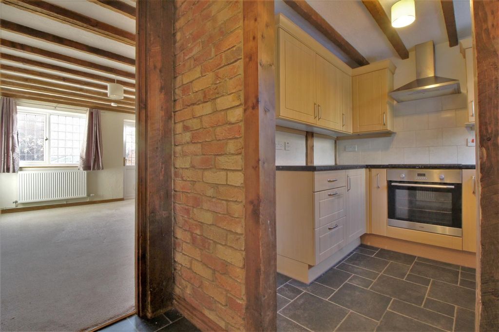 Property photo 3 of 10 Entrance Hall