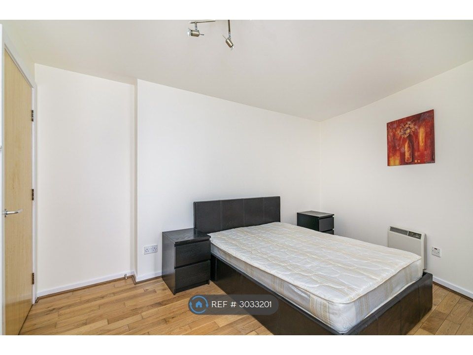 Property photo 3 of 20 Master Double Bedroom