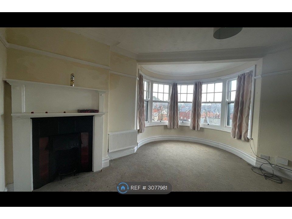 Property photo 3 of 16 Lounge With Large Bay