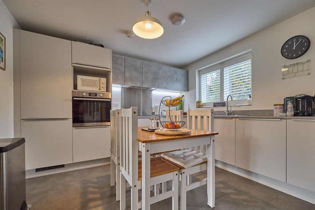 Property photo 2 of 12 Kitchen Area