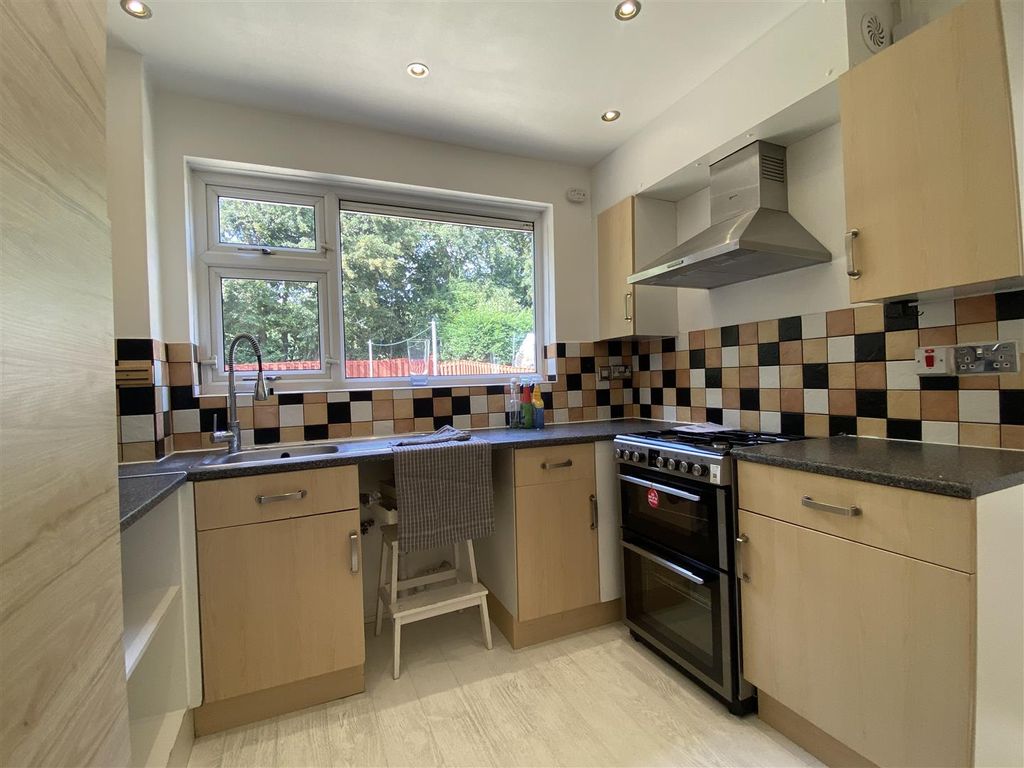 Property photo 2 of 12 Kitchen