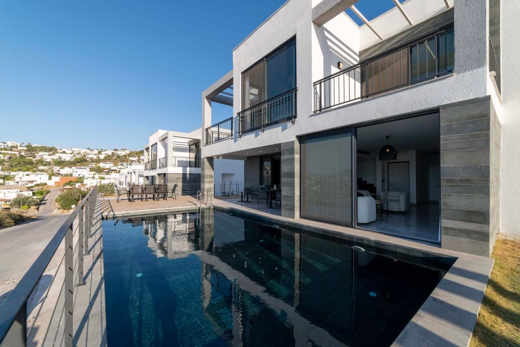 Property photo 3 of 18 Seafront Bodrum Luxury Villas And Apartments Â€“ Private Pools And Terraces