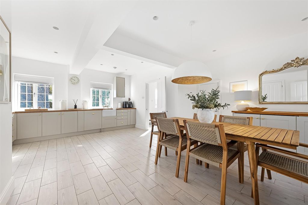 Property photo 3 of 15 Kitchen/Dining Room