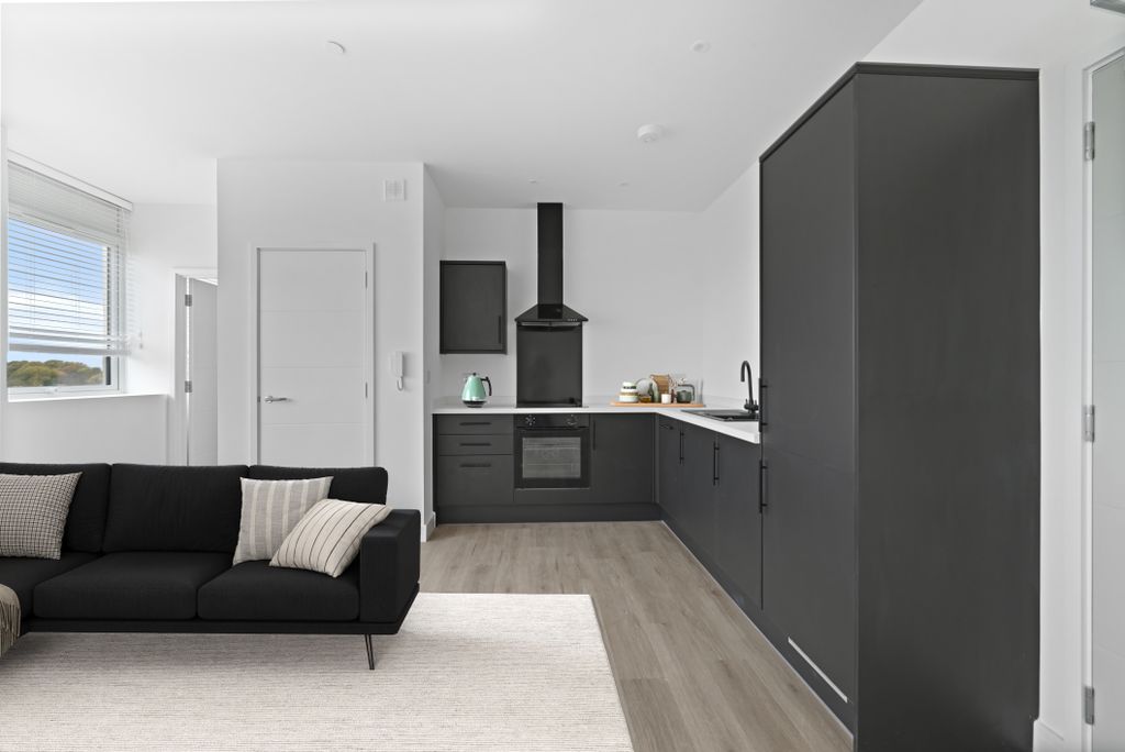 Property photo 1 of 7 Kitchen