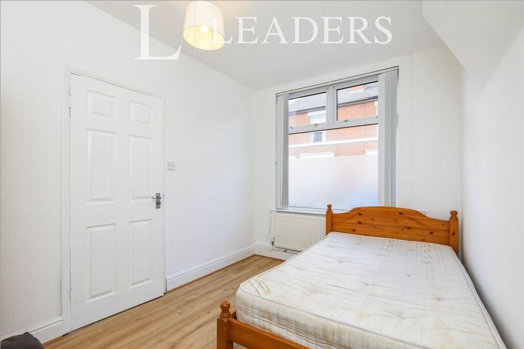 Property photo 2 of 6 12 Pybus - Room 1