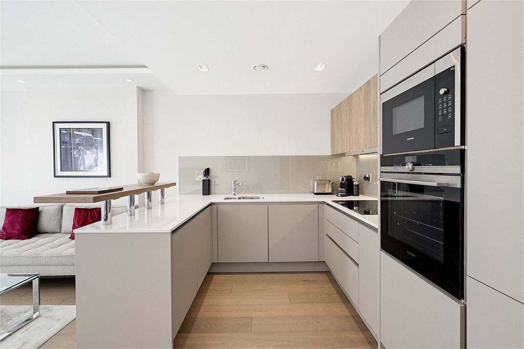 Property photo 2 of 11 Kitchen