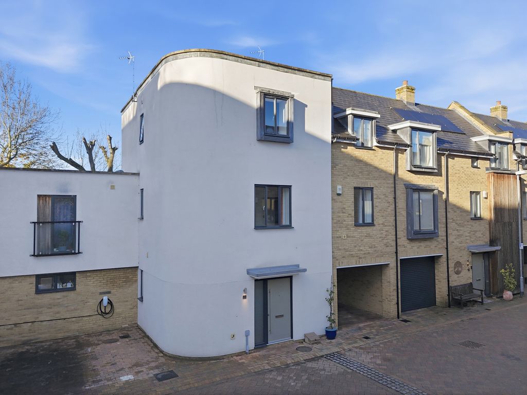 Property photo 1 of 23