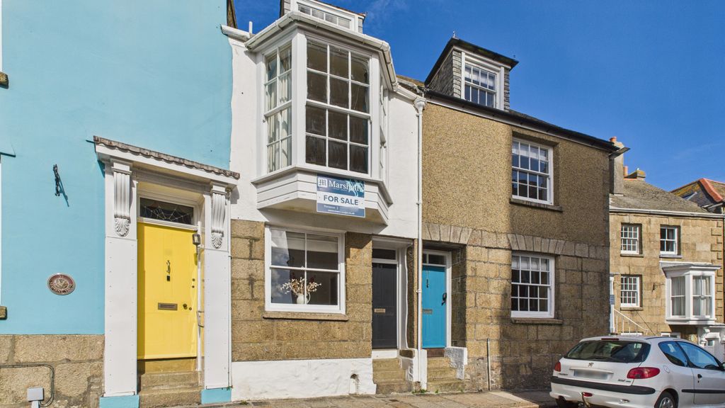 Property photo 1 of 18 4Â Bedroom Mid Terraced House For Sale