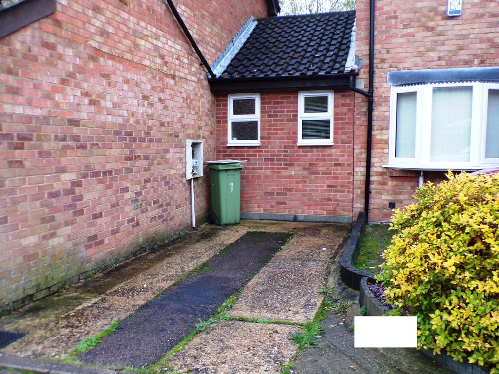Property photo 3 of 18 Driveway (1)