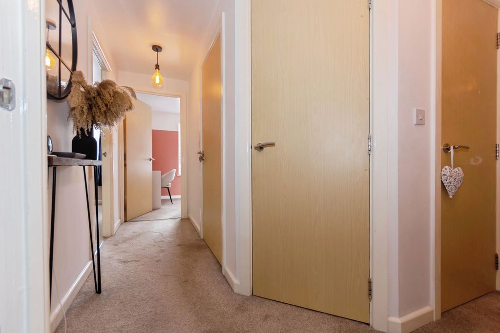 Property photo 3 of 18 Hallway