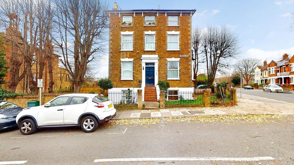 Property photo 2 of 8