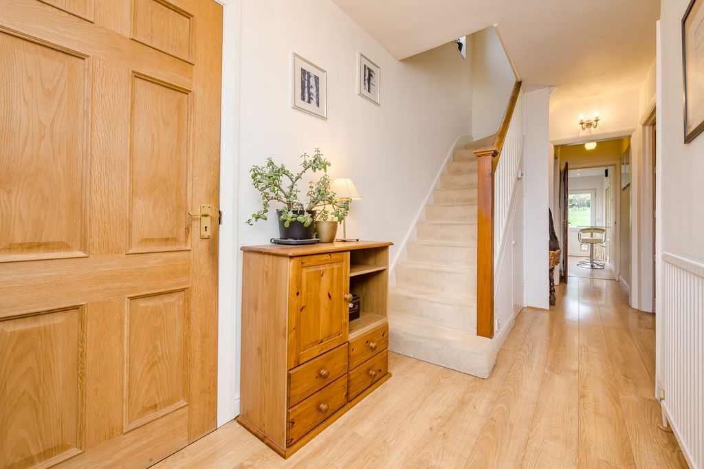 Property photo 2 of 27