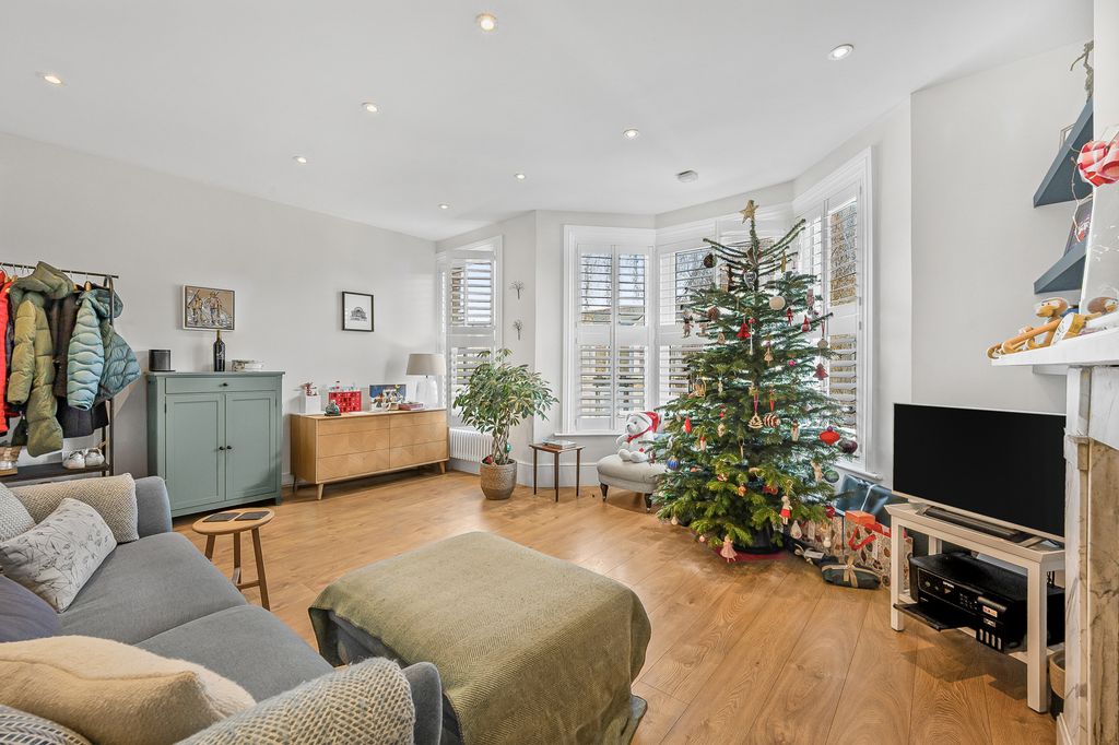 Property photo 3 of 11