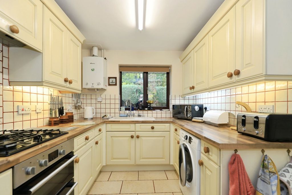 Property photo 3 of 12 Kitchen