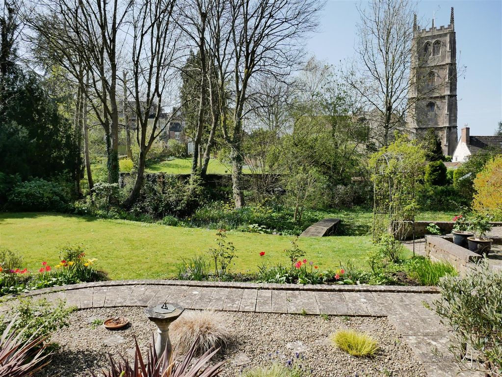 Property photo 1 of 30 The Gardens