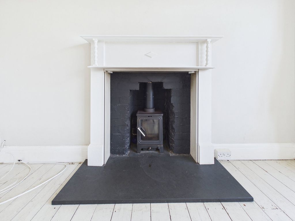 Property photo 3 of 25