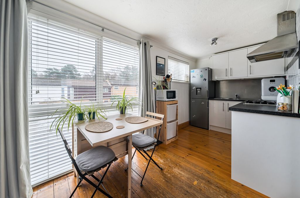 Property photo 2 of 17 1417312-12-699706...