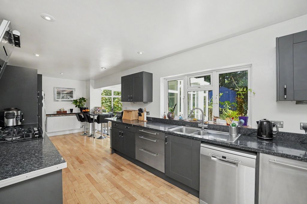 Property photo 2 of 31 Picture No. 67