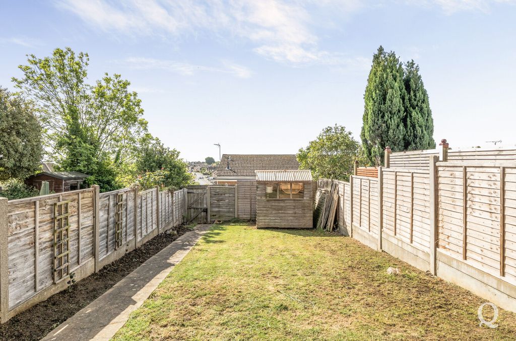 Property photo 3 of 25 F962F0Eb-8110-43d...