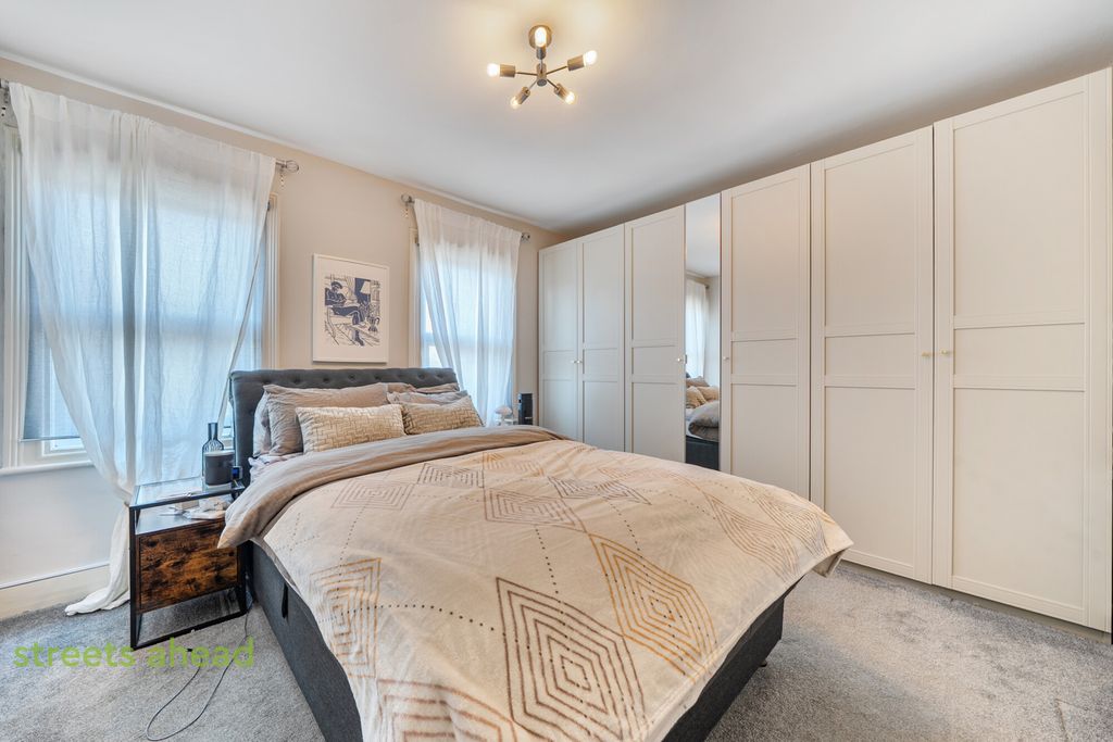 Property photo 2 of 18 Aac10E78-0332-438...