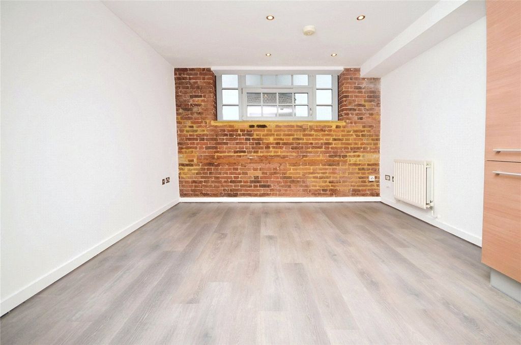 Property photo 3 of 8 Picture No. 10