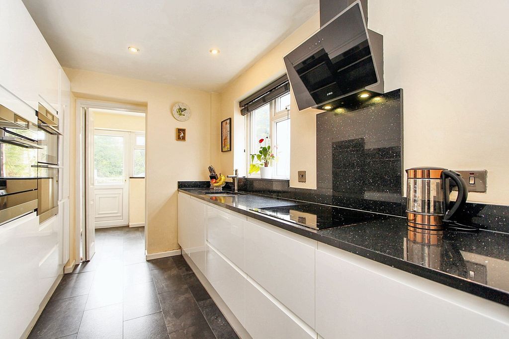 Property photo 3 of 25