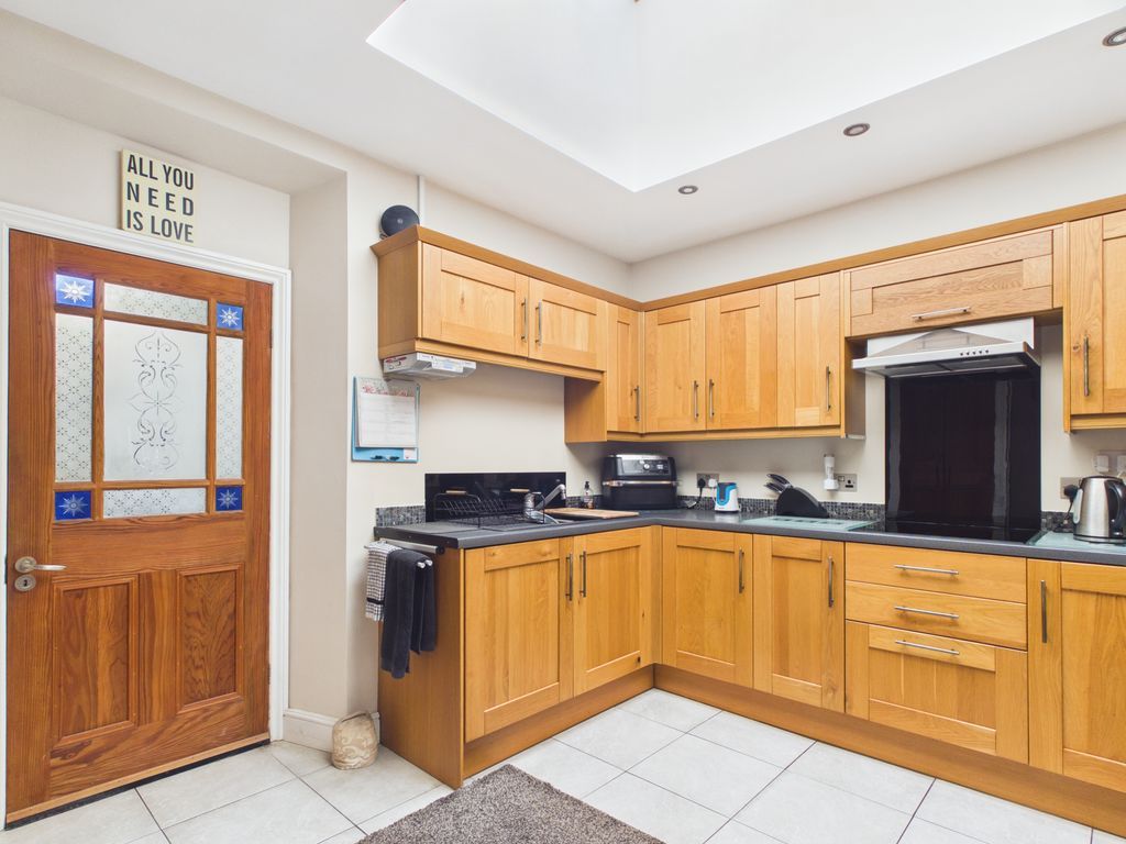 Property photo 3 of 13 Kitchen