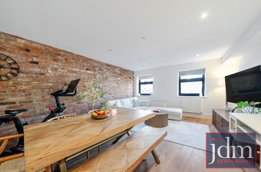 Property photo 3 of 10 Fd9047A8-5Eca-4Dd...
