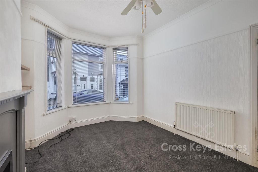 Property photo 3 of 22 Sitting Room