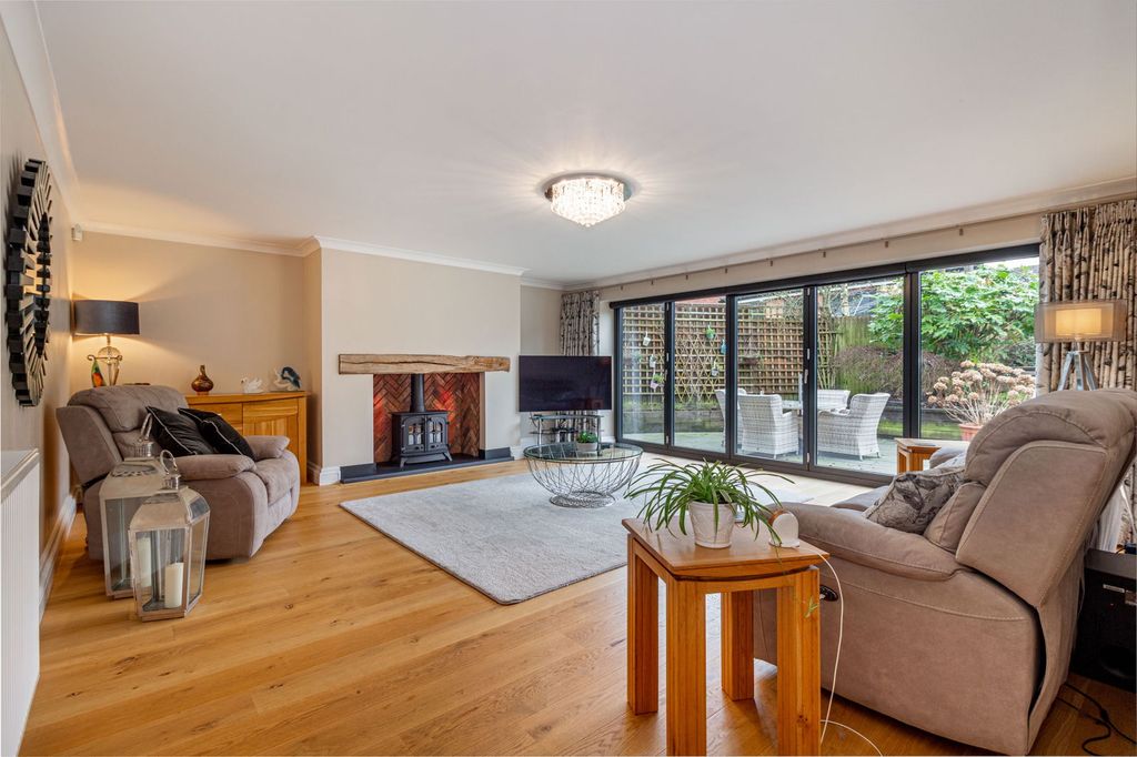 Property photo 2 of 35