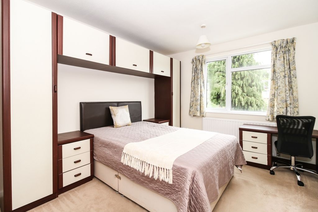 Property photo 3 of 9 Bedroom