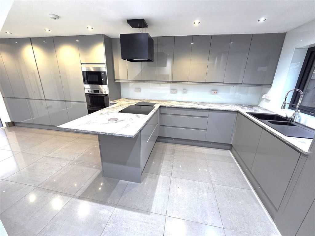 Property photo 3 of 11 20251223_091819.Jpg