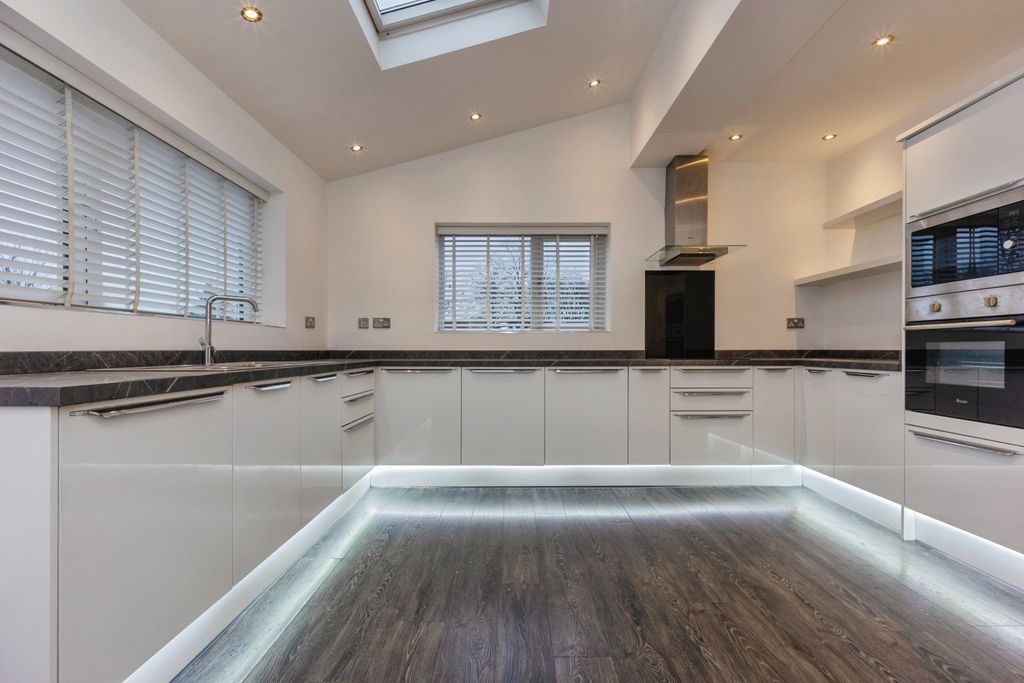 Property photo 3 of 27