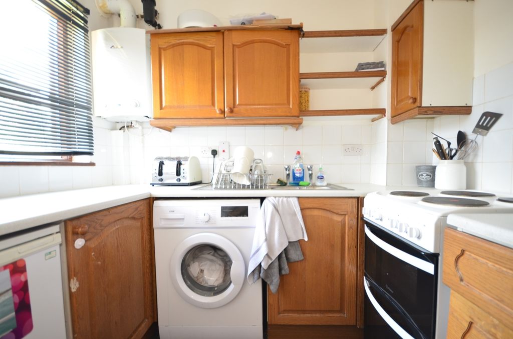 Property photo 3 of 7 Kitchen