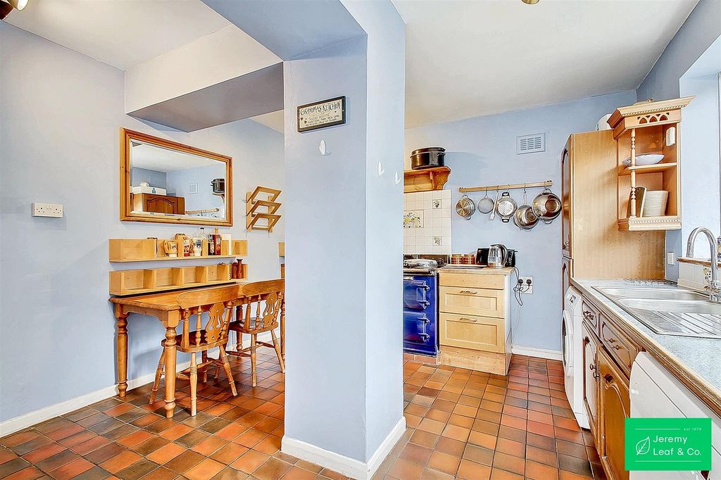 Property photo 3 of 25