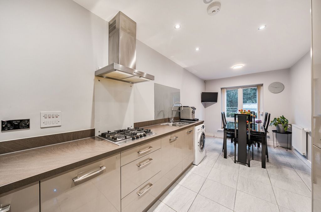 Property photo 3 of 20 1401690-13-697249...