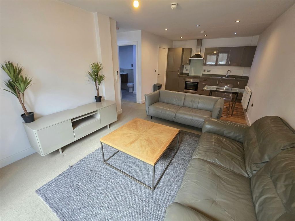 Property photo 2 of 6 98 Honduras Wharf Kitchen Diner 2.Jpg