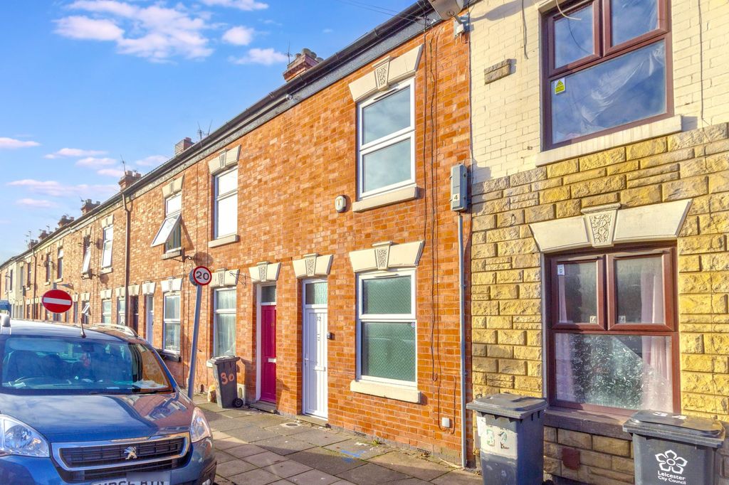 Property photo 2 of 17 32 Carlisle Street, Dane Hills, Leicester Le3 6Af