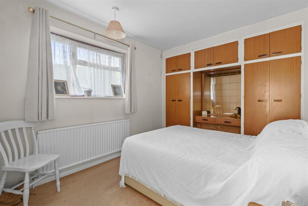 Property photo 3 of 16 90 Main Rd, Hp14 4Qa-1.Jpg