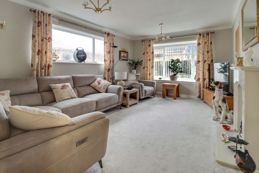 Property photo 3 of 19 Living Room