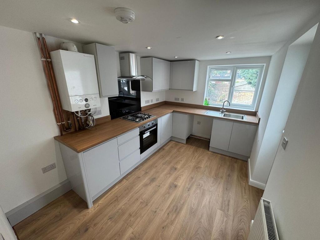 Property photo 2 of 14 Kitchen