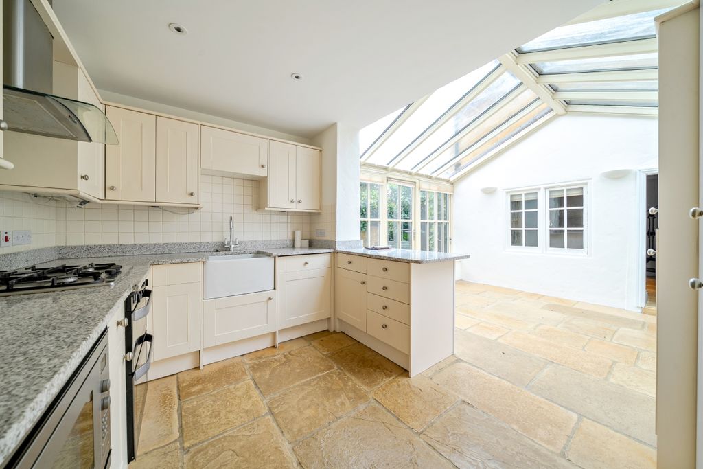 Property photo 3 of 20 1356712-6-68cc002...