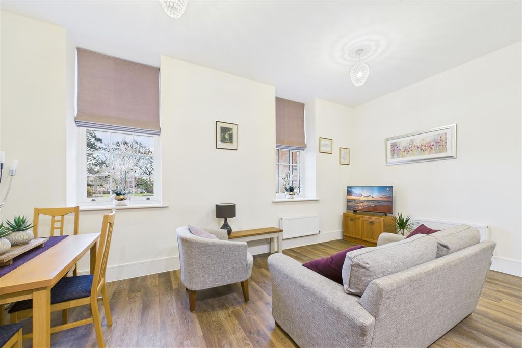 Property photo 3 of 19 Cam01894G0-Pr0246-Still017.Jpg