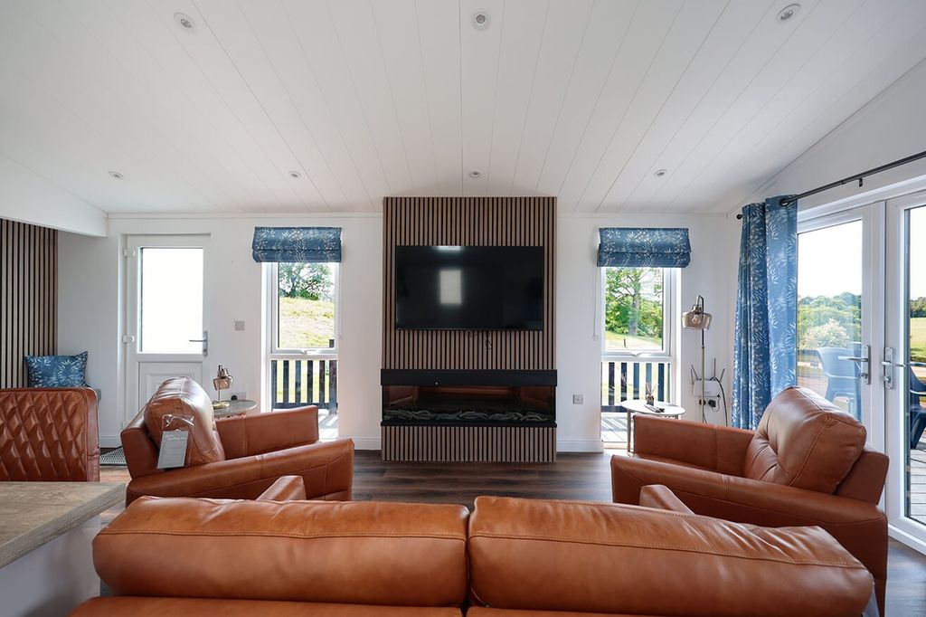 Property photo 2 of 16 4230311