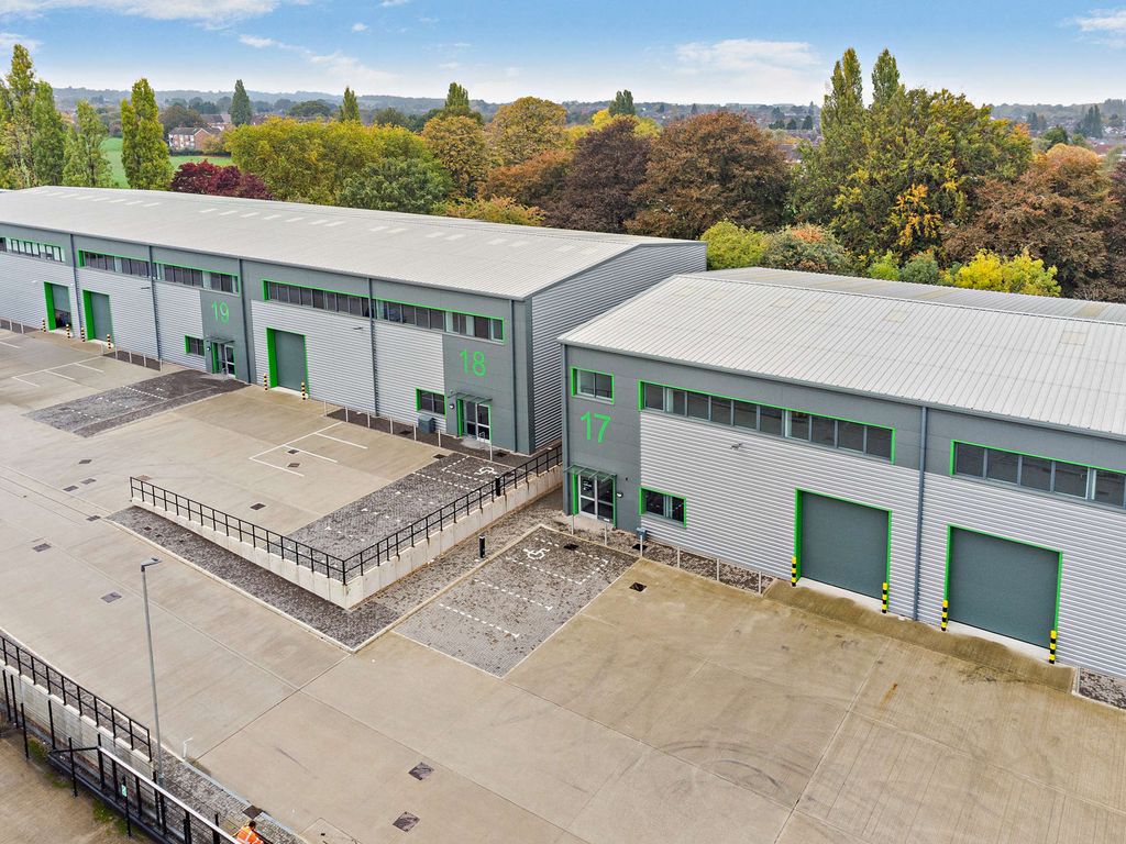 Property photo 3 of 10 8666187-Exterior14-800