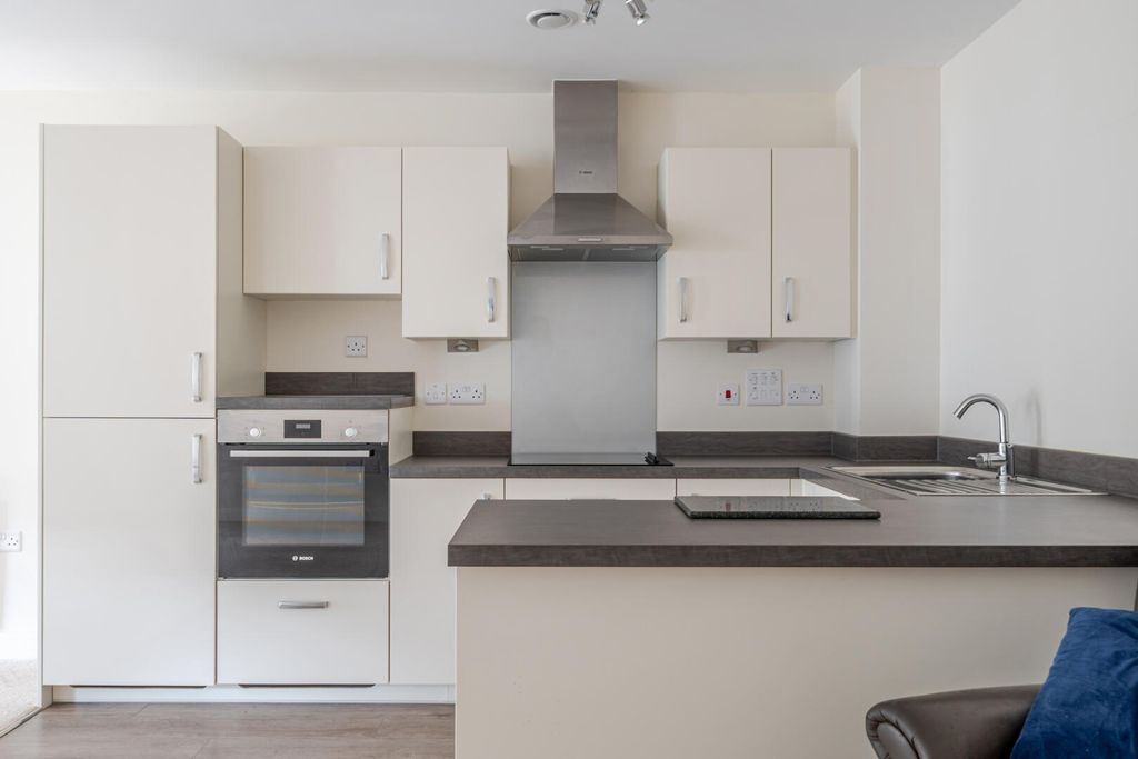 Property photo 3 of 19 Kitchen