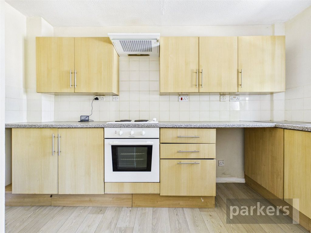 Property photo 2 of 12 Kitchen