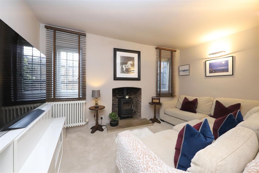 Property photo 3 of 28